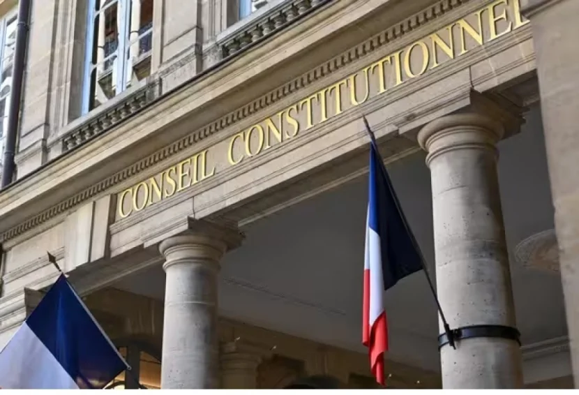 Fransa deputatı istefa verib
