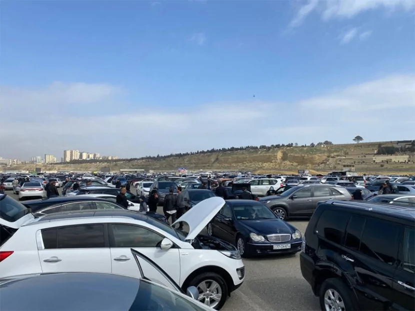 Azərbaycanda avtomobil nəqliyyatı ilə yük və sərnişin daşımaları artıb