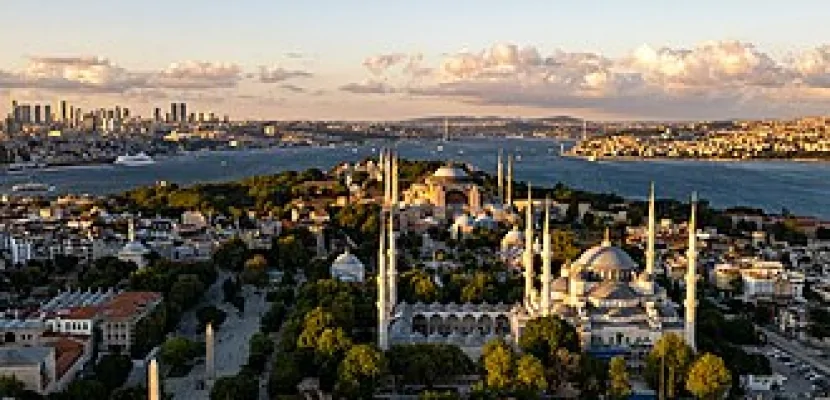 İstanbul Böyükşəhər Bələdiyyəsinə qarşı korrupsiya istintaqı çərçivəsində səkkiz nəfər həbs olundu