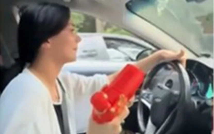 Tanınmış tiktoker yol hərəkəti qaydalarını ciddi şəkildə pozdu - Video