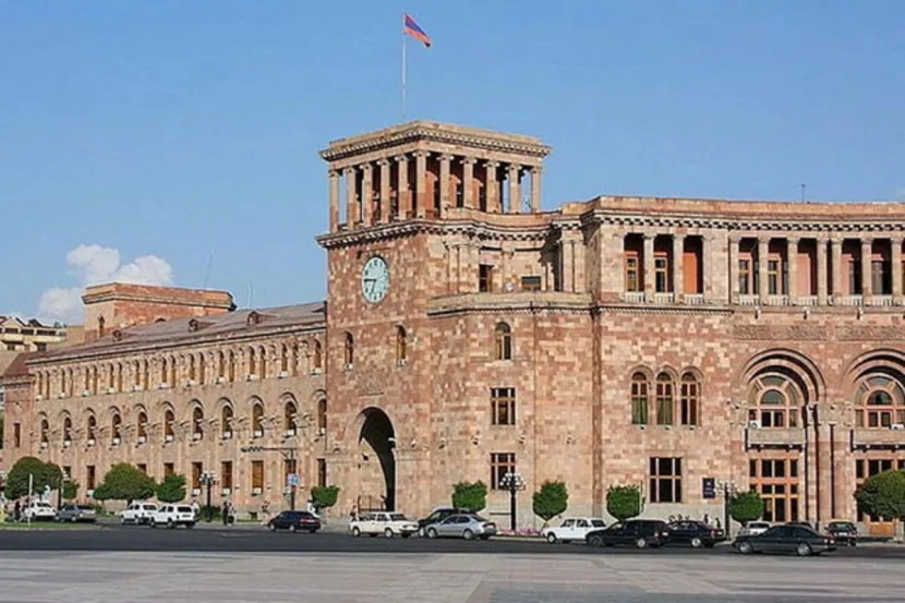 Ermənistanda hərbi qulluqçunun meyiti TAPILDI