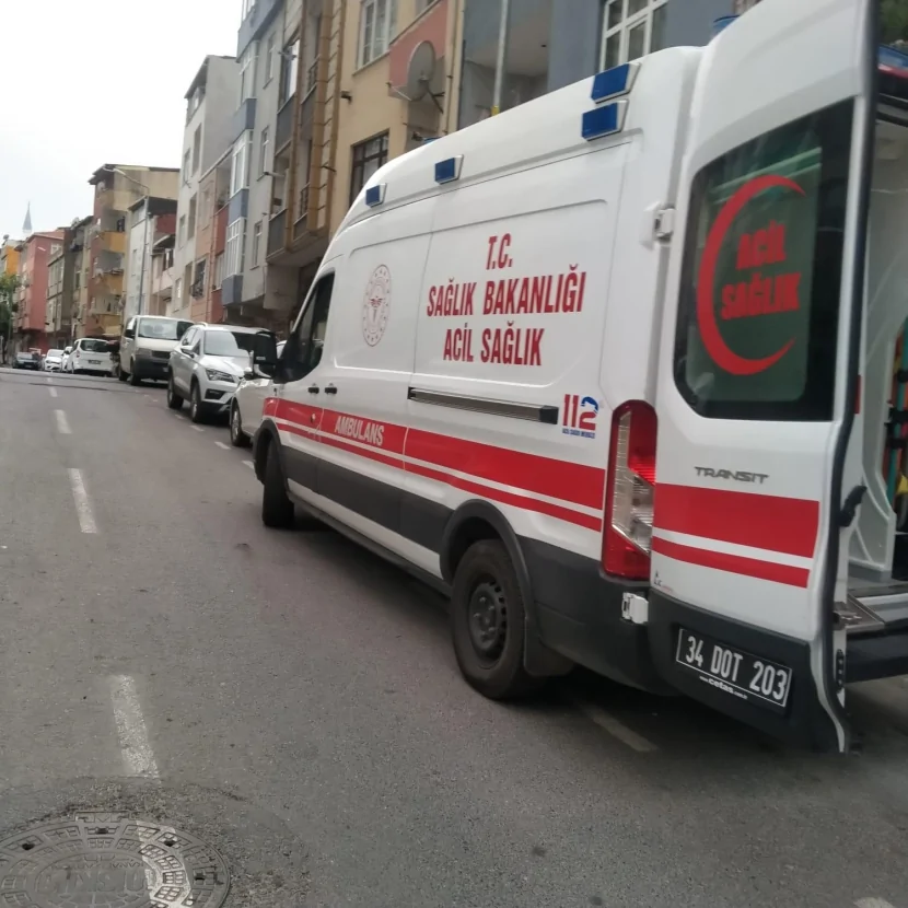 Avtomobil işıq dirəyinə çırpıldı - YARALI VAR