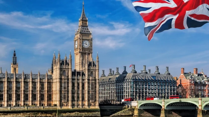 Britaniya Dövlət Xidmətinin rəhbəri istefa verib