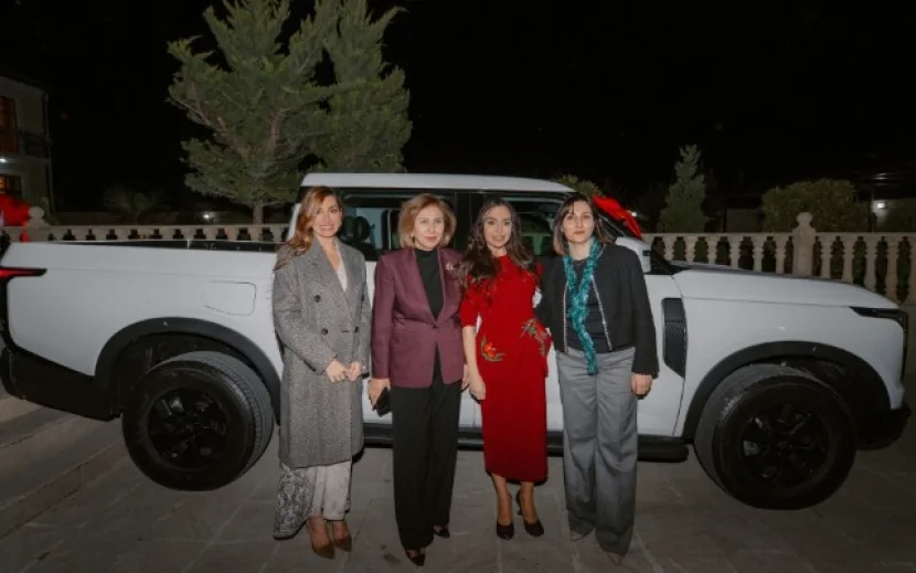 Leyla və Arzu Əliyevalar uşaqlar üçün bayram şənliyində - FOTOLAR