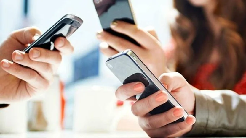 Türkiyədə 15 yaşdan kiçiklərə sosial media QADAĞASI GƏLİR