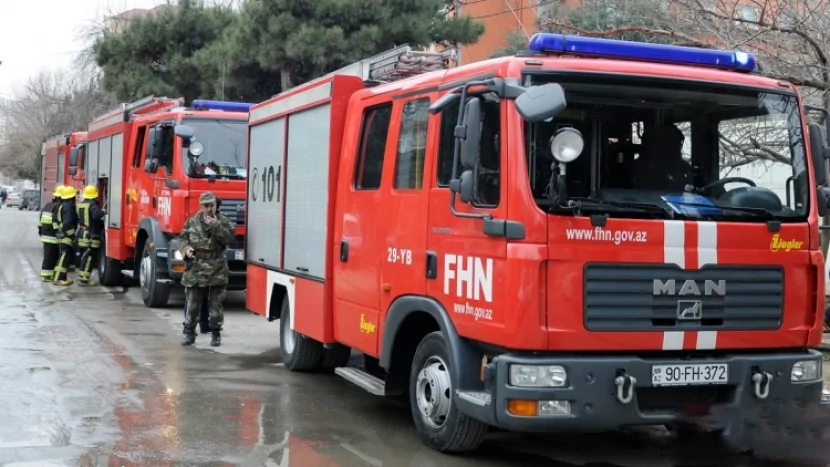 Salyanda dörd otaqlı EV YANDI