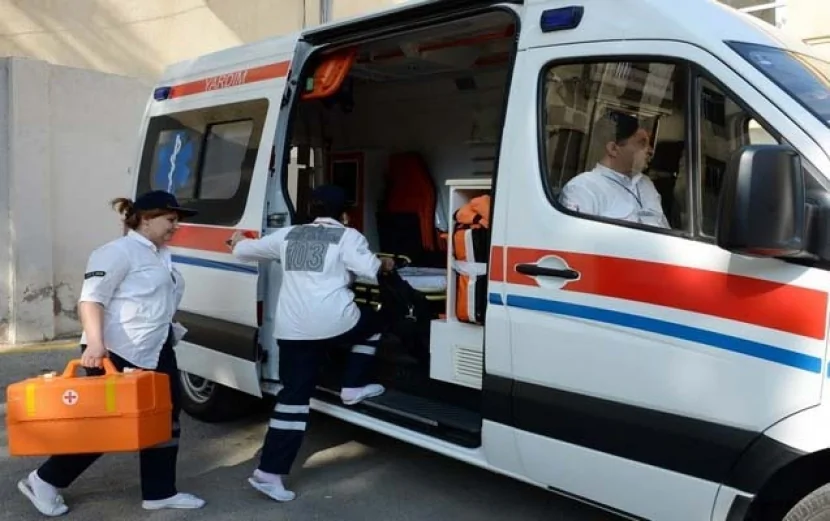 Ağdamda yeniyetmə qız BIÇAQLANDI