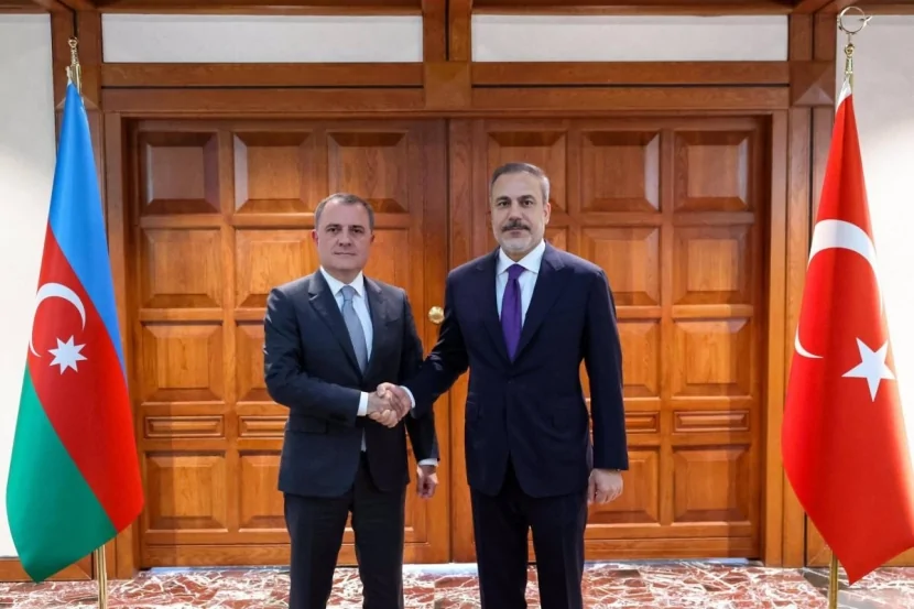 Ceyhun Bayramov türkiyəli həmkarı ilə görüşdü