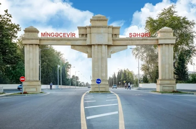 Mənzildə qadın meyiti TAPILDI