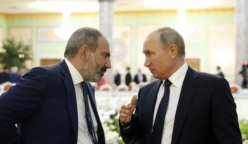 Putin Paşinyanla danışdı