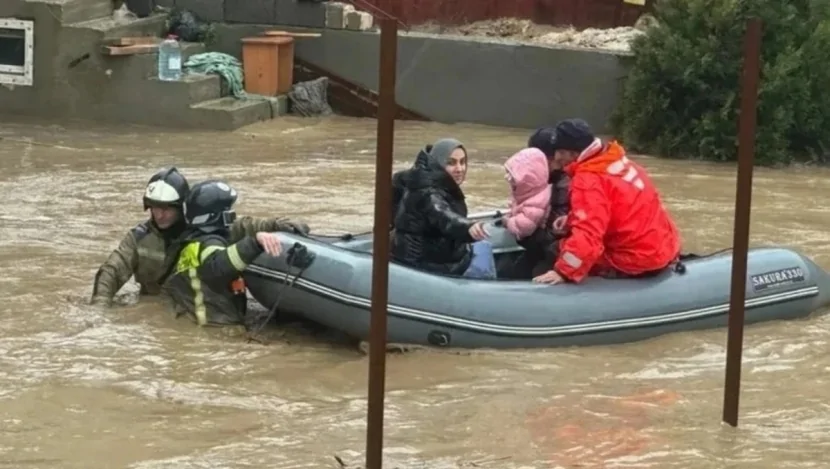 Dərbənddə  evlər su altında qalıb