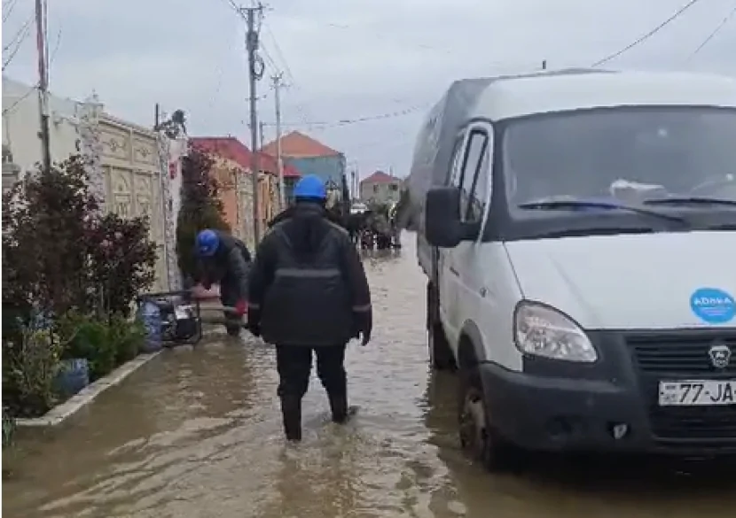 Daha bir ərazidən yağış suları KƏNARLAŞDIRILIR