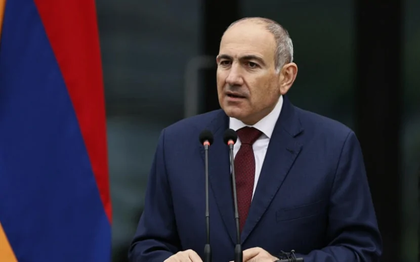 Paşinyanın kortejini müşayiət edən avtobus qəza törətdi: ÖLƏN VAR
