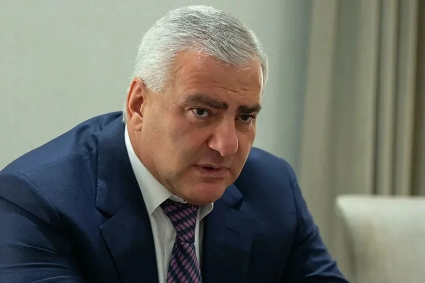 Ermənistanda tanınmış iş adamı Rusiya vətəndaşlığından İMTİNA ETDİ