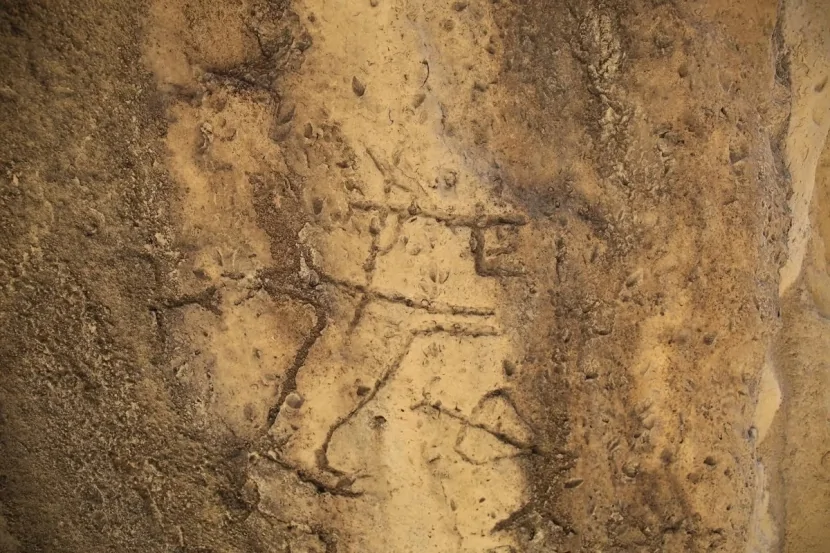 Qobustanda yeni qayaüstü təsvirlər aşkar edilib - FOTO