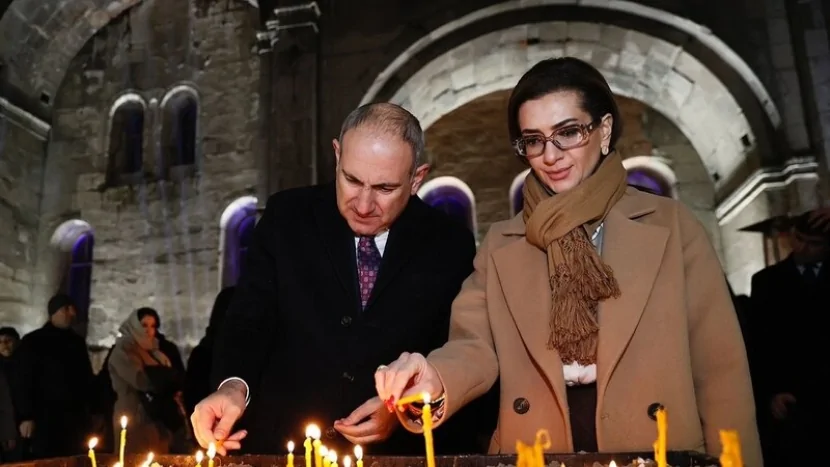 Paşinyan və Anna Akopyan BARIŞDI