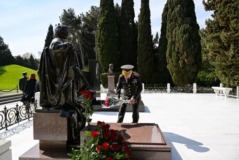 Türkiyəli general ölkəmizdə səfərdədir