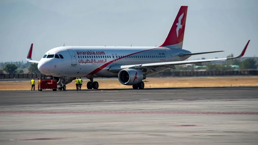 Sərnişin təyyarədən yerə TULLANDI