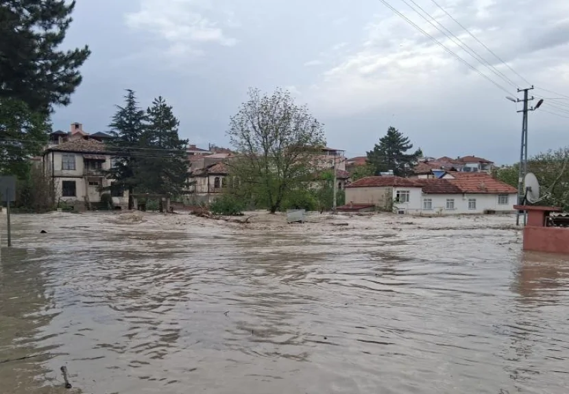 Türkiyədə dağıdıcı daşqınlar: YARALILAR VAR