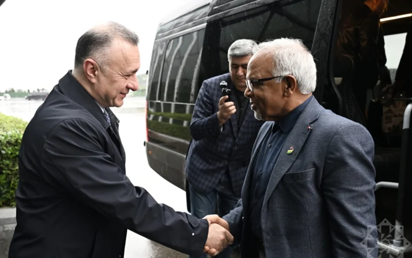 Mavriki Prezidenti Azərbaycana gəldi - Foto