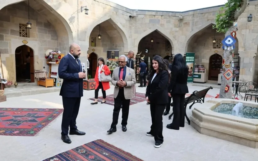 Mavriki Prezidenti İçərişəhərdə oldu - FOTOLAR