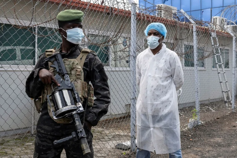 Konqoda yanan klinikadan Ebola simptomları olan xəstələr QAÇIB