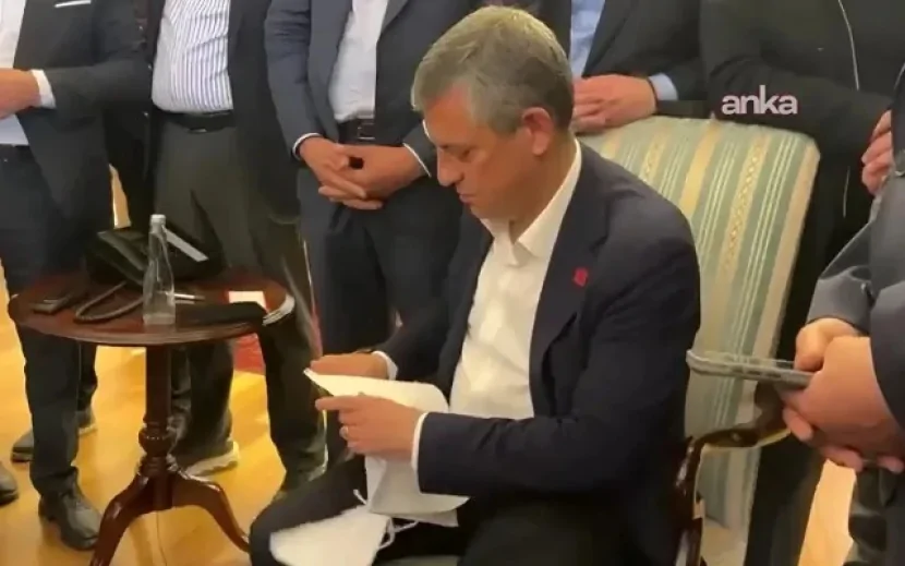CHP qərargahında gərginlik - Özgür Özel binadan çıxarıldı (FOTO)