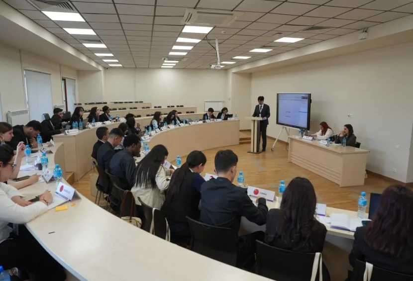 Qarabağ Universitetində xarici tələbələr gələcəyi müzakirə edir