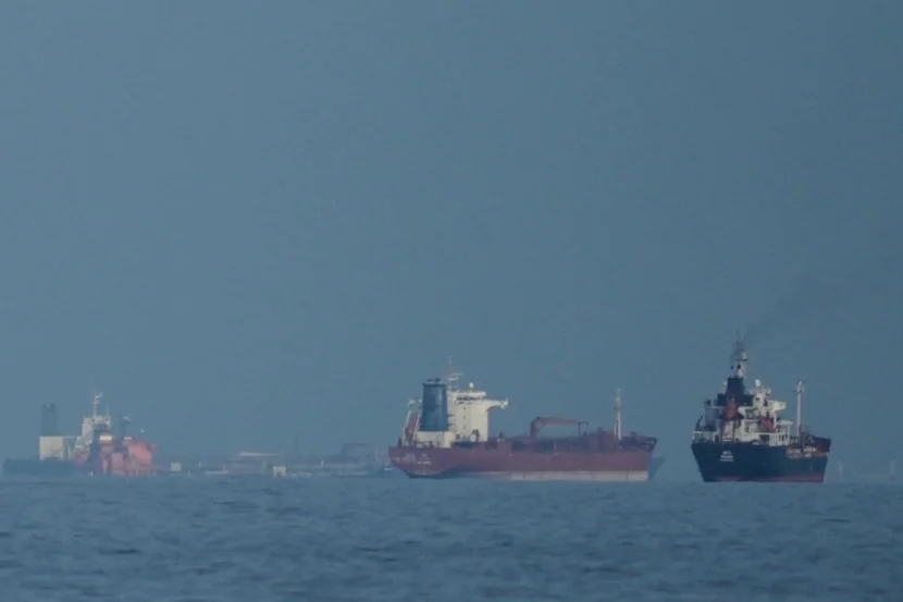 Oman sahillərində tankerə hücum edildi