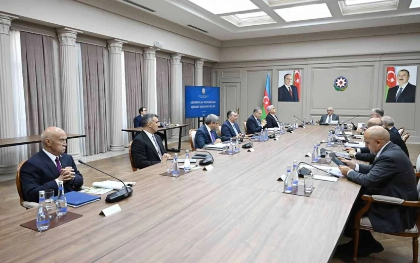 Baş nazir iclas keçirdi - FOTO