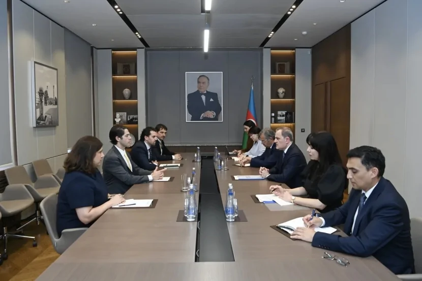 Ceyhun Bayramov Ben Blakla müzakirələr edib