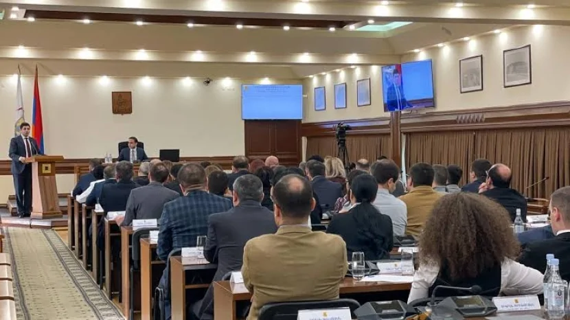 İrəvan Ağsaqqallar Şurasının iclasında dava düşüb- VİDEO