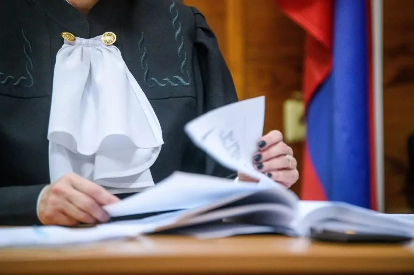 Rusiyada qadın oğlunu çəkiclə ÖLDÜRDÜ